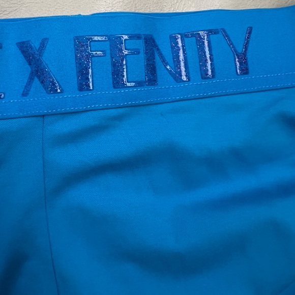 Savage X Fenty Forever Savage Legging Size Medium - Picture 7 of 9
